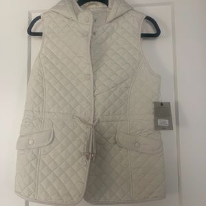 Small white vest w/hood - Original Tags